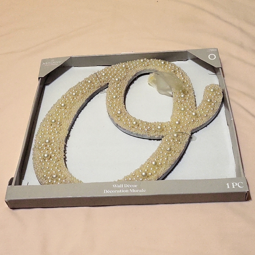 Letter  "O" Wall Decor